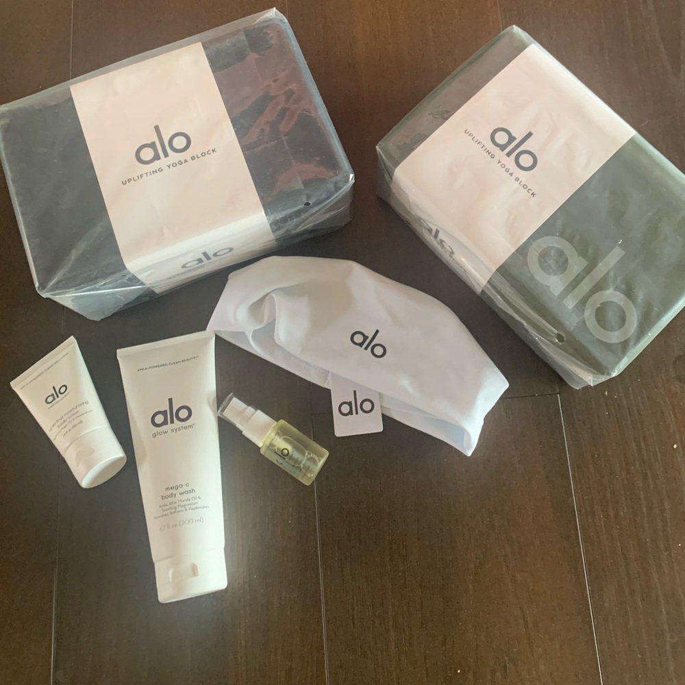 BRAND NEW—ALO Yoga Uplifting Blocks x2, Headband, and Glow System Set — 6 pieces